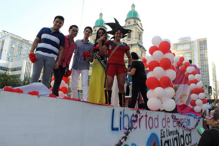 Orgullo LGBT Gay Ecuador Guayaquil 2015 - Asociación Silueta X (117)