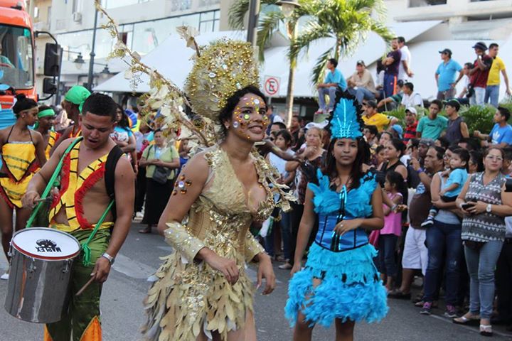Orgullo LGBT Gay Ecuador Guayaquil 2015 - Asociación Silueta X con Diane Rodríguez DianeRodriguezz  (9)
