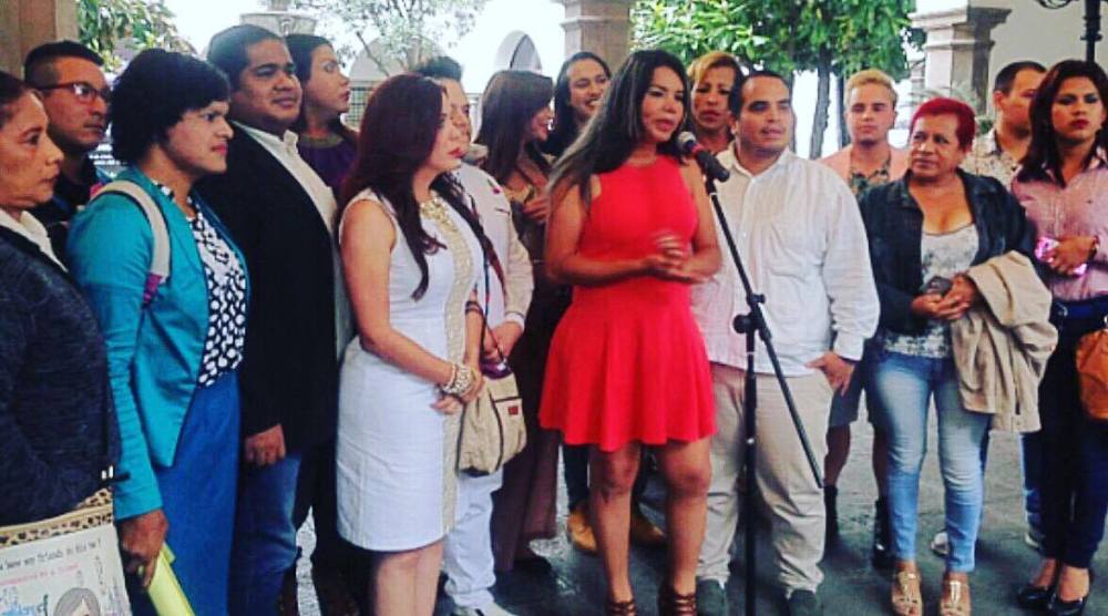 diane-rodriguez-de-la-federacion-ecuatoriana-de-organizaciones-lgbti-antes-de-la-reunion-con-rafael-correa-presidente-de-ecuador