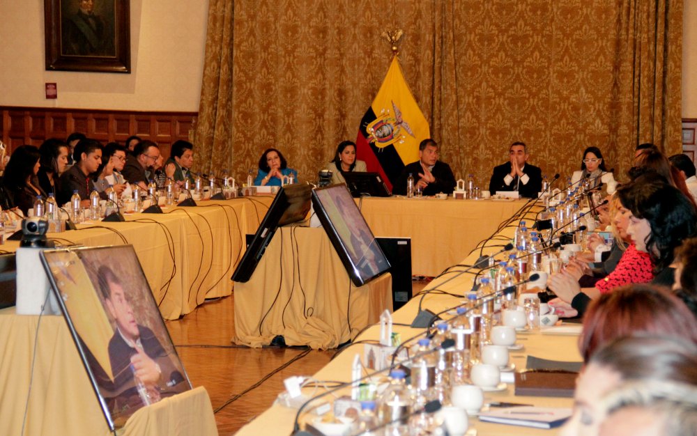 presidente-rafael-correa-se-reune-por-5ta-vez-con-colectivos-lgbti